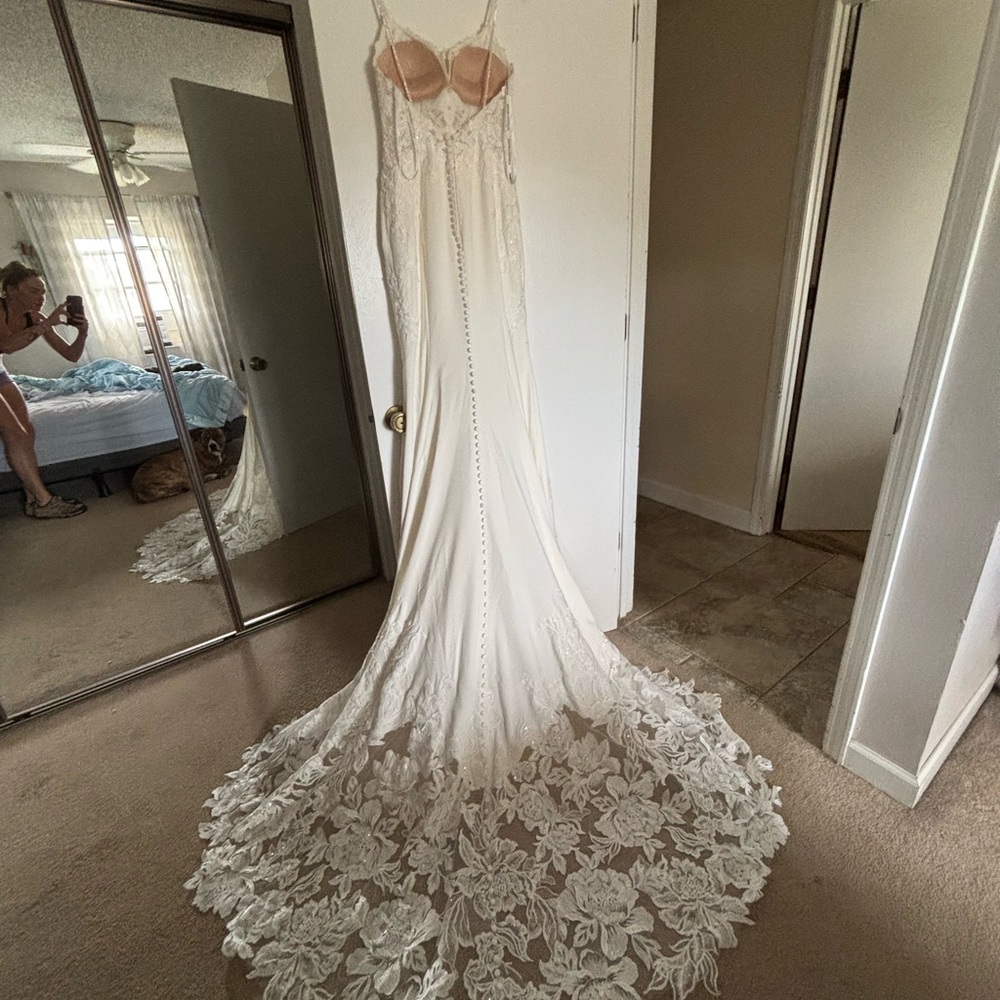 Elegant White Lace Wedding Dress